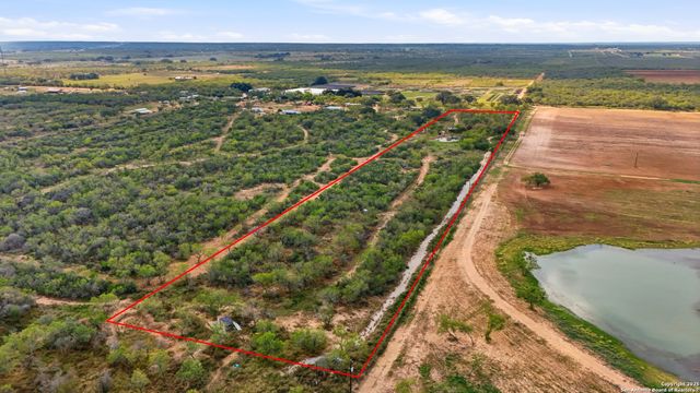 1050 County Road 1657, Moore, TX 78057
