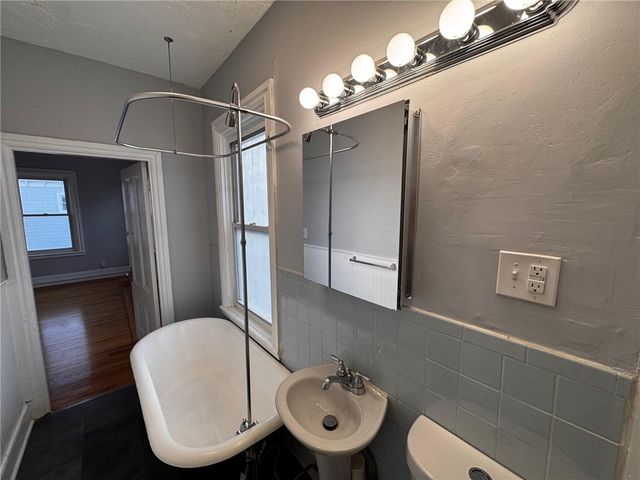 72 Courtland Street 2, Providence, RI 02909