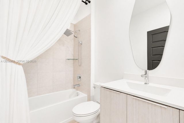 4740 NW 84th Court 38, Doral, FL 33166