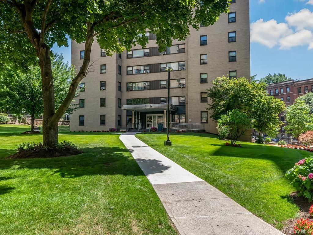 6 Fordham Hill Oval 10F, Bronx, NY 10468 — exterior