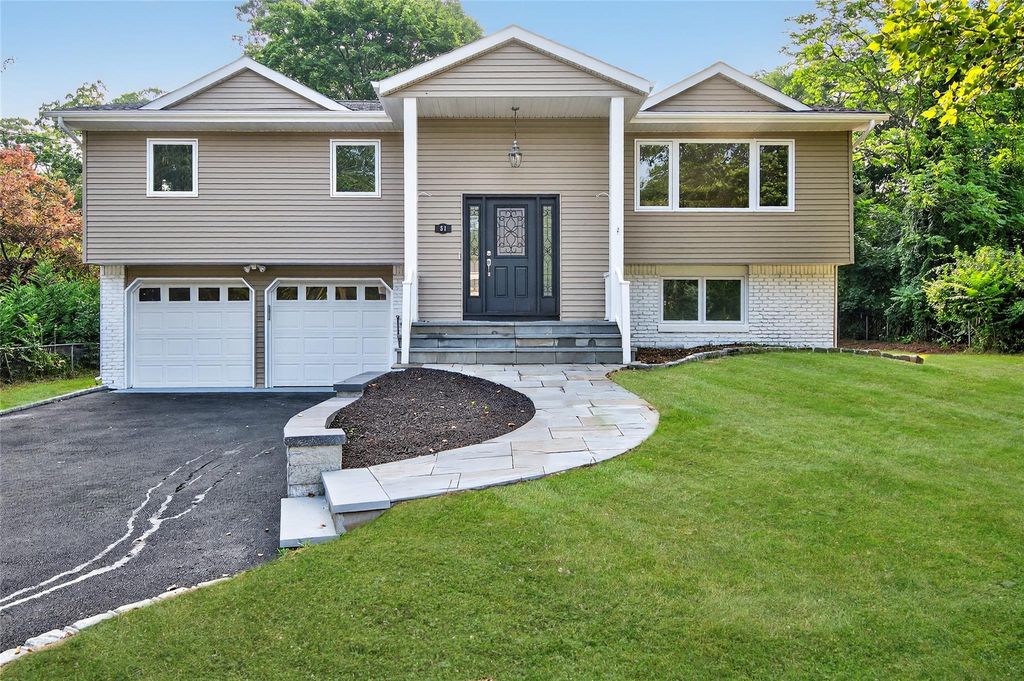 51 Village Lane, Hauppauge, NY 11788