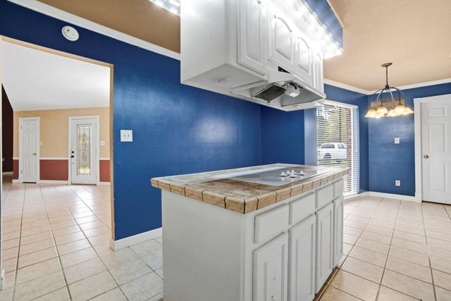 74 Oak Grove Lane, Conroe, TX 77304