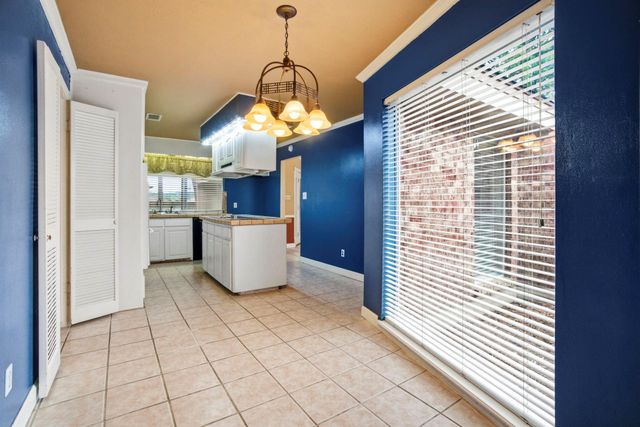 74 Oak Grove Lane, Conroe, TX 77304