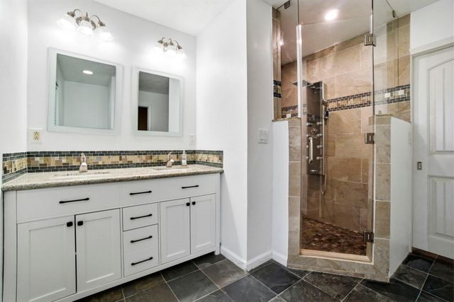 74 Oak Grove Lane, Conroe, TX 77304