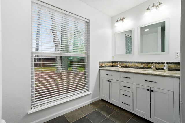 74 Oak Grove Lane, Conroe, TX 77304