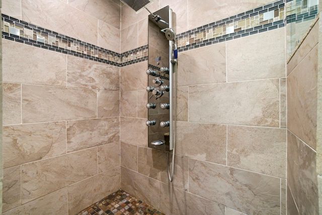 74 Oak Grove Lane, Conroe, TX 77304