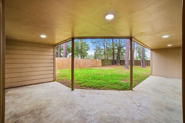 74 Oak Grove Lane, Conroe, TX 77304