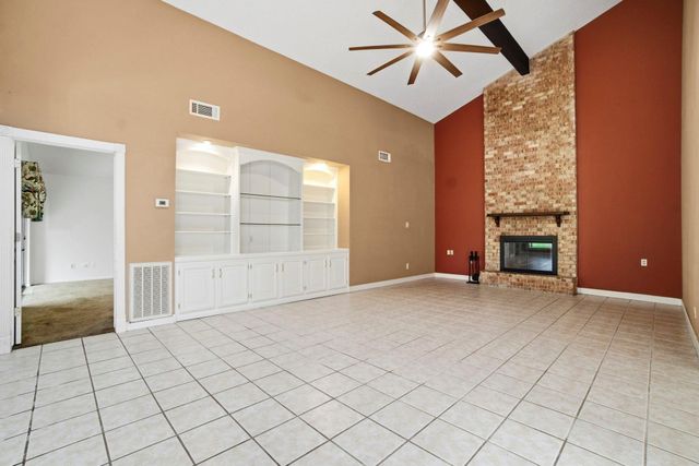 74 Oak Grove Lane, Conroe, TX 77304