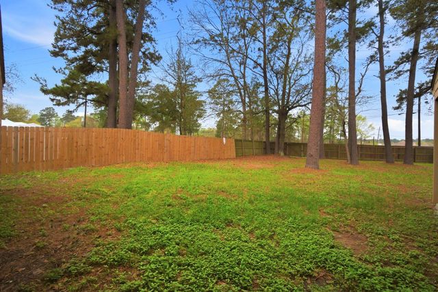 74 Oak Grove Lane, Conroe, TX 77304