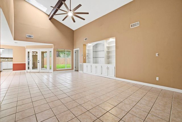 74 Oak Grove Lane, Conroe, TX 77304