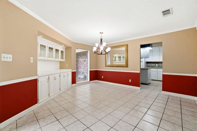 74 Oak Grove Lane, Conroe, TX 77304