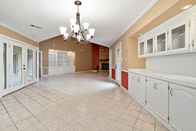 74 Oak Grove Lane, Conroe, TX 77304