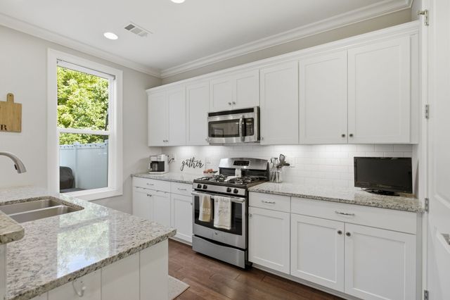 1560 Hampshire Pl, Thompsons Station, TN 37179