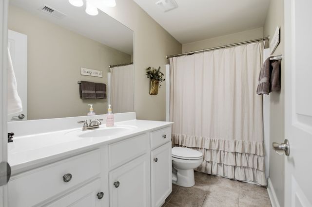 1560 Hampshire Pl, Thompsons Station, TN 37179