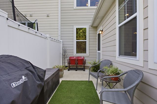 1560 Hampshire Pl, Thompsons Station, TN 37179