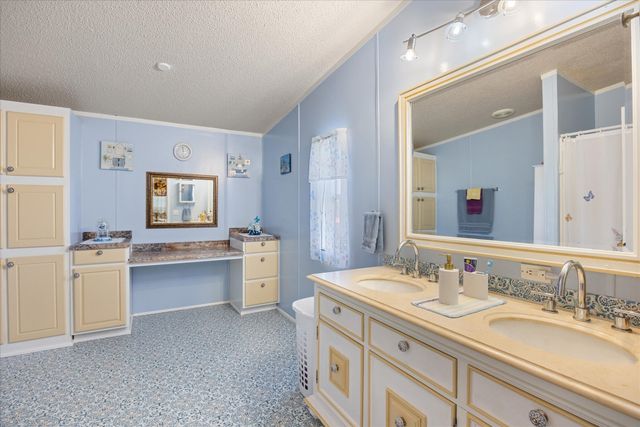 900 Flamingo Road, Granbury, TX 76049