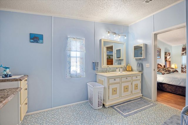 900 Flamingo Road, Granbury, TX 76049