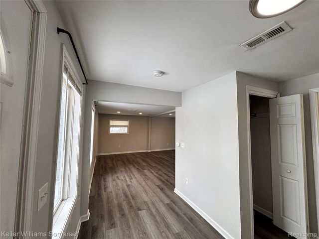 7224 Jackson Avenue, Warren, MI 48091