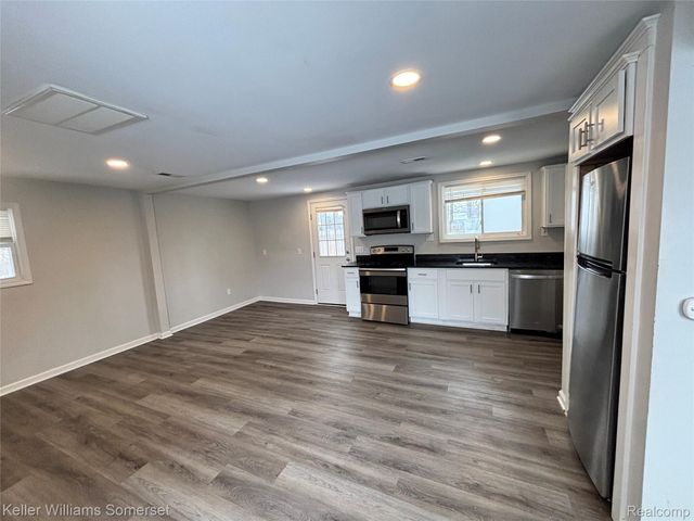 7224 Jackson Avenue, Warren, MI 48091