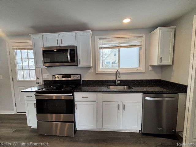 7224 Jackson Avenue, Warren, MI 48091