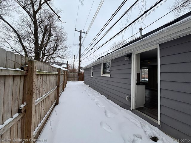 7224 Jackson Avenue, Warren, MI 48091