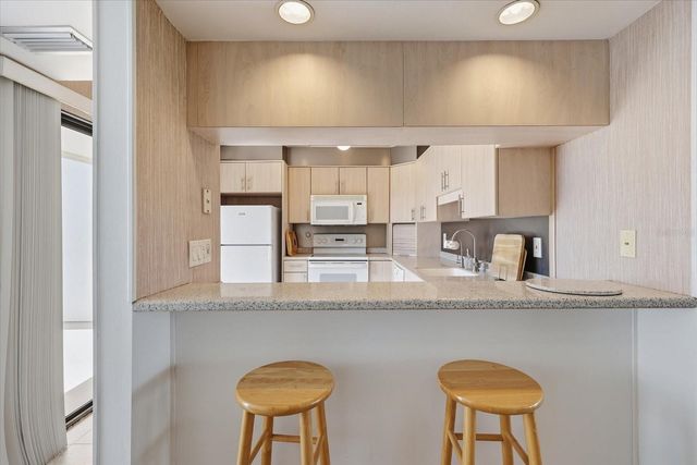 1082 BIRD BAY WAY 304, Venice, FL 34285