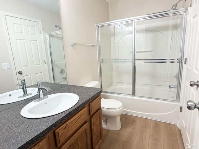 26757 Kirkway Circle, Woodhaven, MI 48183