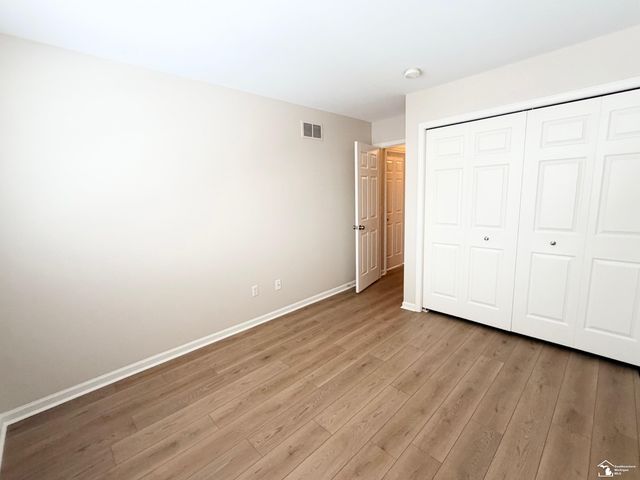 26757 Kirkway Circle, Woodhaven, MI 48183