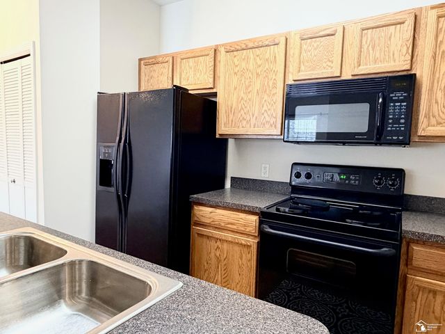 26757 Kirkway Circle, Woodhaven, MI 48183