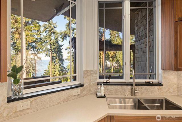 16340 Maplewild Avenue SW, Burien, WA 98166