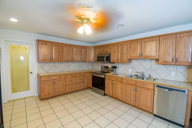 80 Grand Central Avenue, Mccaysville, GA 30555