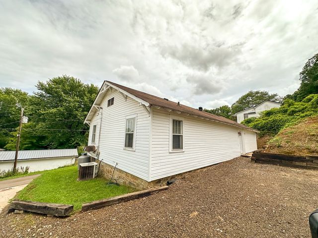80 Grand Central Avenue, Mccaysville, GA 30555