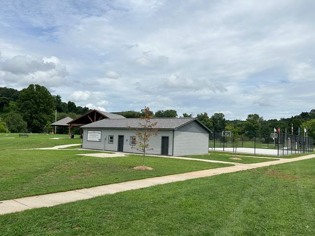 80 Grand Central Avenue, Mccaysville, GA 30555
