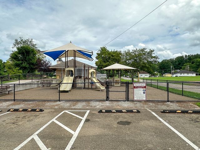 80 Grand Central Avenue, Mccaysville, GA 30555