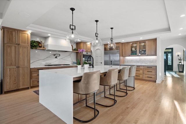 7032 Barnett LANE, Fox Point, WI 53217