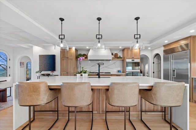7032 Barnett LANE, Fox Point, WI 53217