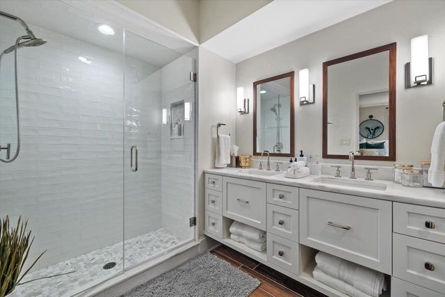 7032 Barnett LANE, Fox Point, WI 53217