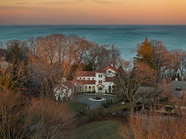 7032 Barnett LANE, Fox Point, WI 53217