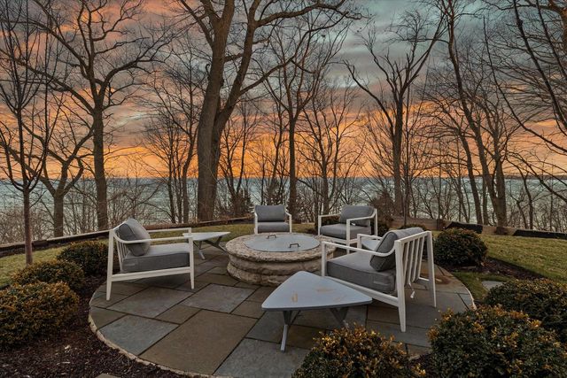 7032 Barnett LANE, Fox Point, WI 53217