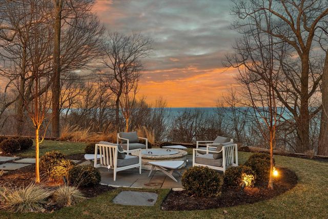 7032 Barnett LANE, Fox Point, WI 53217