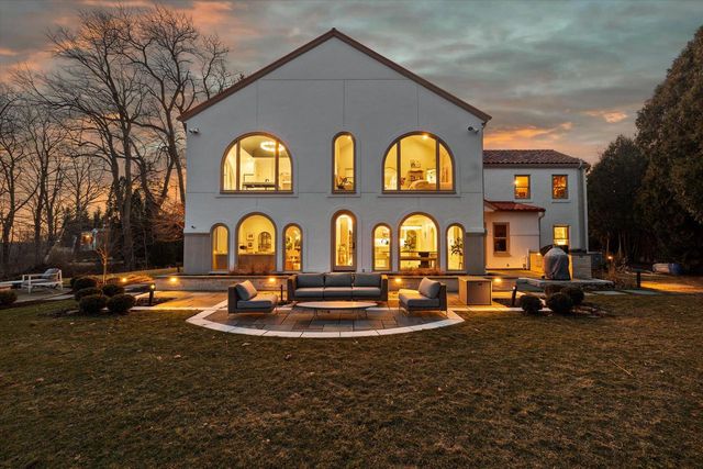 7032 Barnett LANE, Fox Point, WI 53217