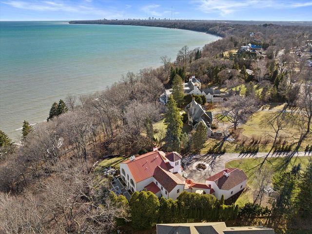 7032 Barnett LANE, Fox Point, WI 53217