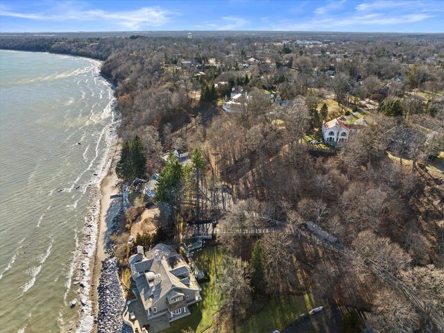 7032 Barnett LANE, Fox Point, WI 53217