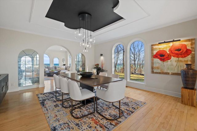 7032 Barnett LANE, Fox Point, WI 53217