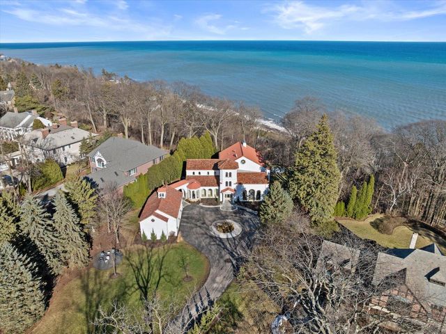 7032 Barnett LANE, Fox Point, WI 53217