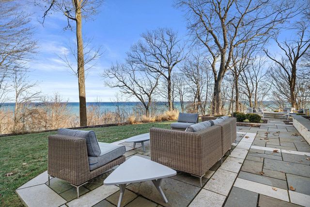 7032 Barnett LANE, Fox Point, WI 53217