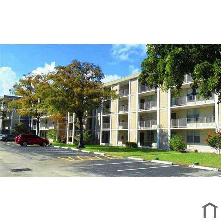 2998 NW 48th Terrace 326, Lauderdale Lakes, FL 33313