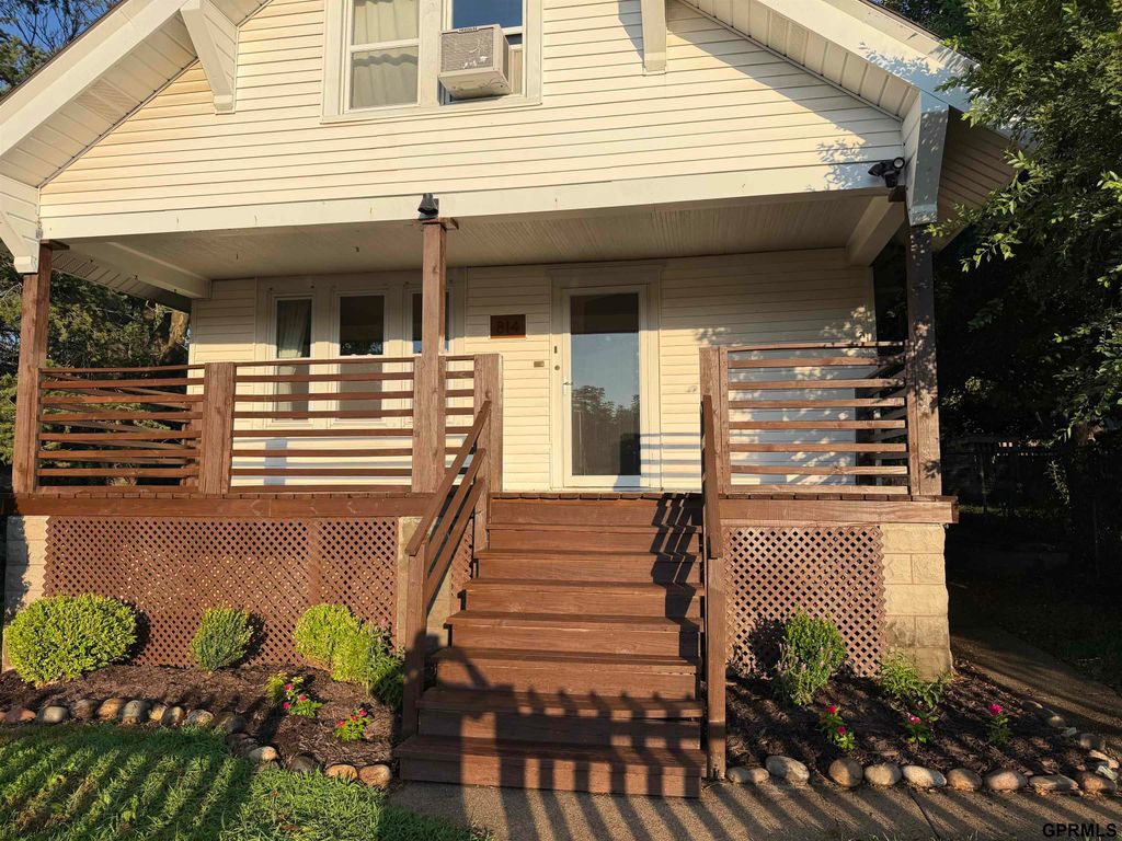 814 S 50Th Avenue, Omaha, NE 68106