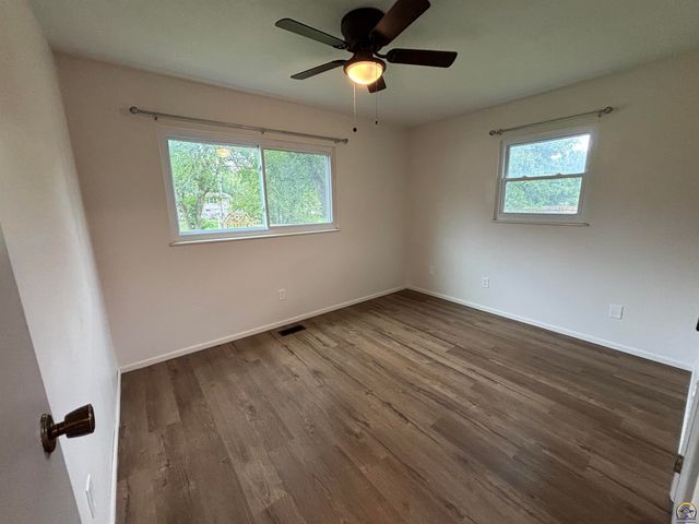 4916 NW Sioux LN, Topeka, KS 66618