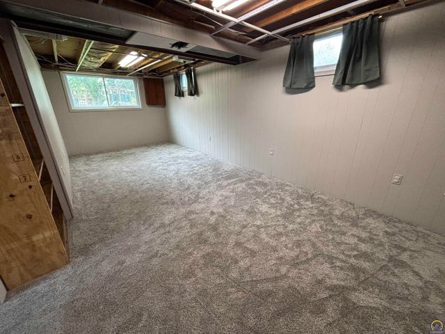 4916 NW Sioux LN, Topeka, KS 66618
